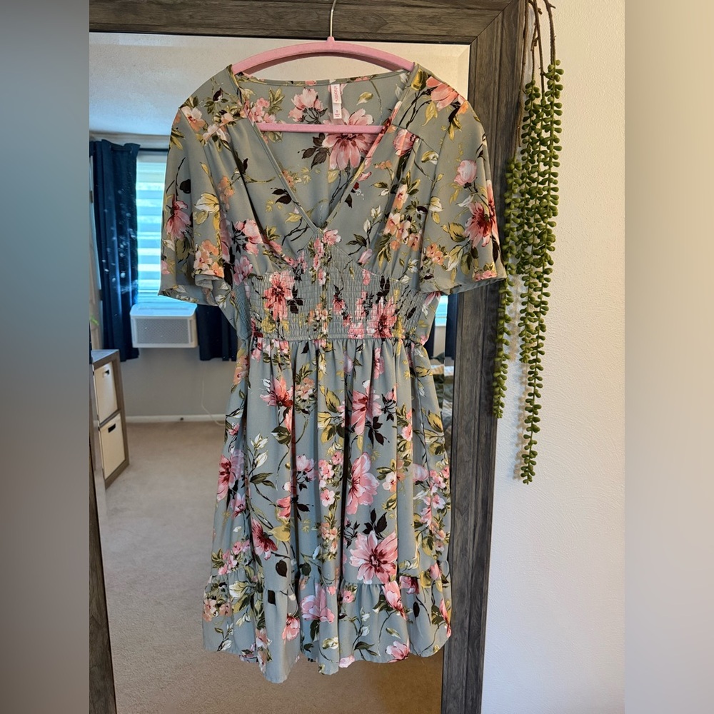 floral dress - size S 🌸💚